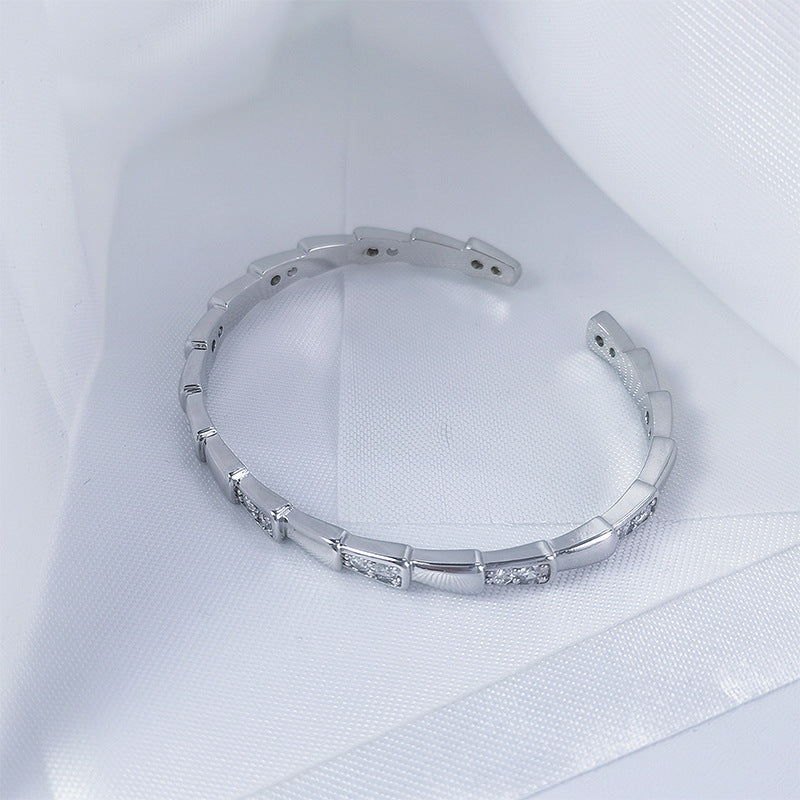 Damen Armband mit funkelnden Zirkonia und elegantem Design Shop Nory
