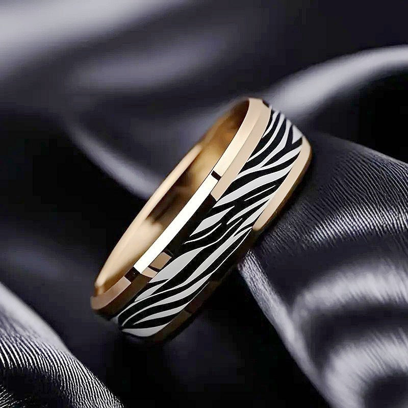 Herren Ring mit künstlerischem Herzschlag-Design und hochglänzender Edelstahloberfläche Shop Nory