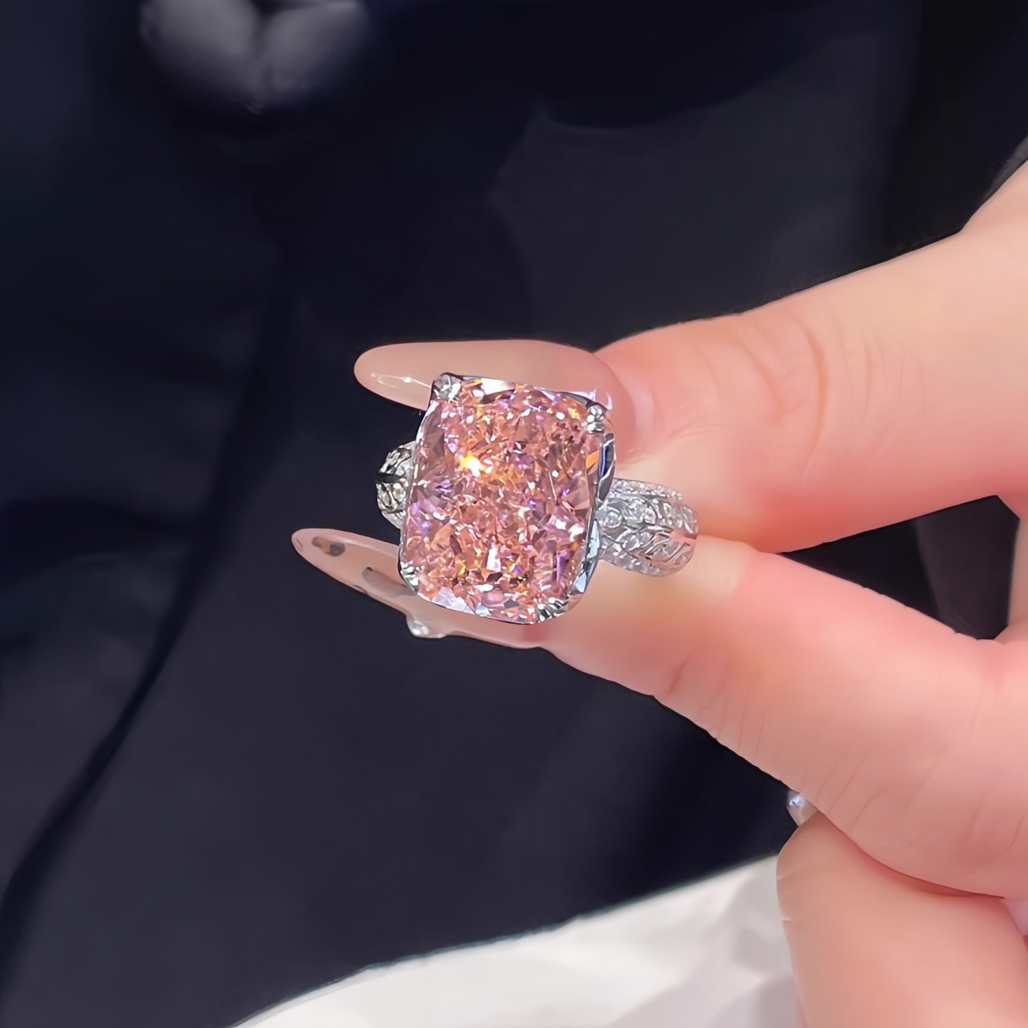Damen Eleganter Cocktailring mit strahlendem Zirkonia Shop Nory