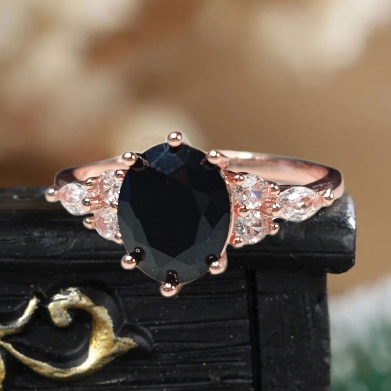 Damen eleganter Zirkonia-Ring mit schwarzem Mittelpunkt und strahlenden Akzenten Shop Nory
