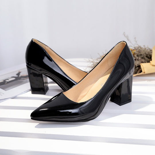 Damen Elegante Lack‑Pumps mit spitzer Kappe, gepolstertem Komfortfußbett und mittelhohem Blockabsatz Shop Nory