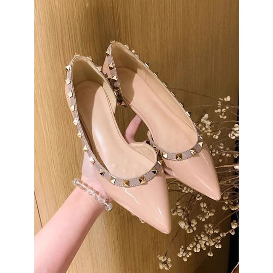 Damen Spitz zulaufende Lackballerinas mit Nietenrand und ergonomischem Komfortfußbett Shop Nory