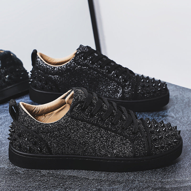 Damen glitzernder Low-Top Sneaker mit spitzem Nietenbesatz und gepolstertem Lederfutter Shop Nory