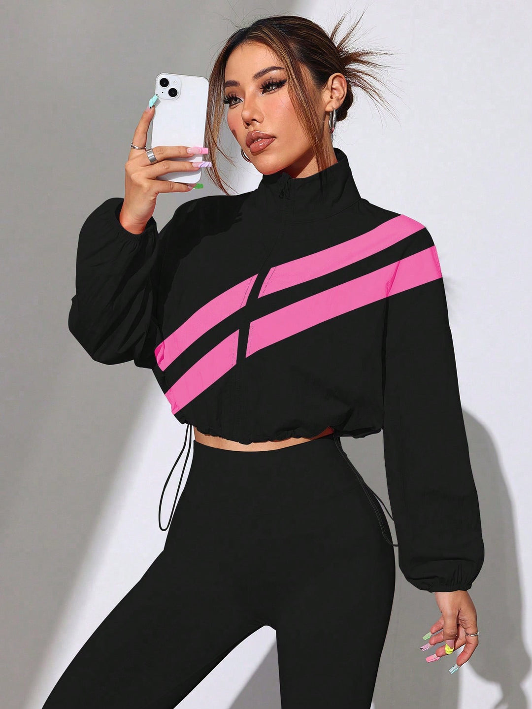 Damen Cropped Windbreaker‑Jacke mit hohem Kragen und Kordelzug Shop Nory