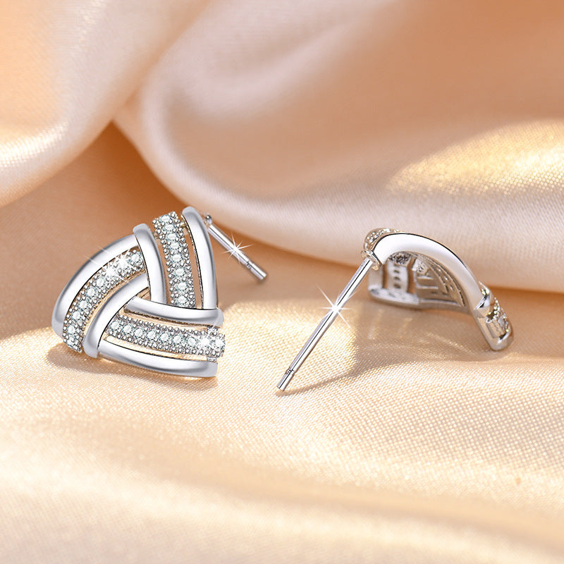 Damen Ohrringe mit elegantem, dreidimensionalem Design und funkelnden Zirkonia Shop Nory