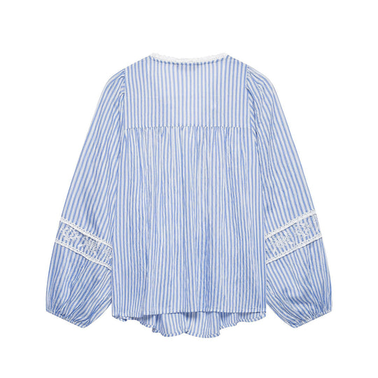 Damen Gestreifte Bluse mit Häkelspitze, Ballonärmeln und Knopfleiste Shop Nory