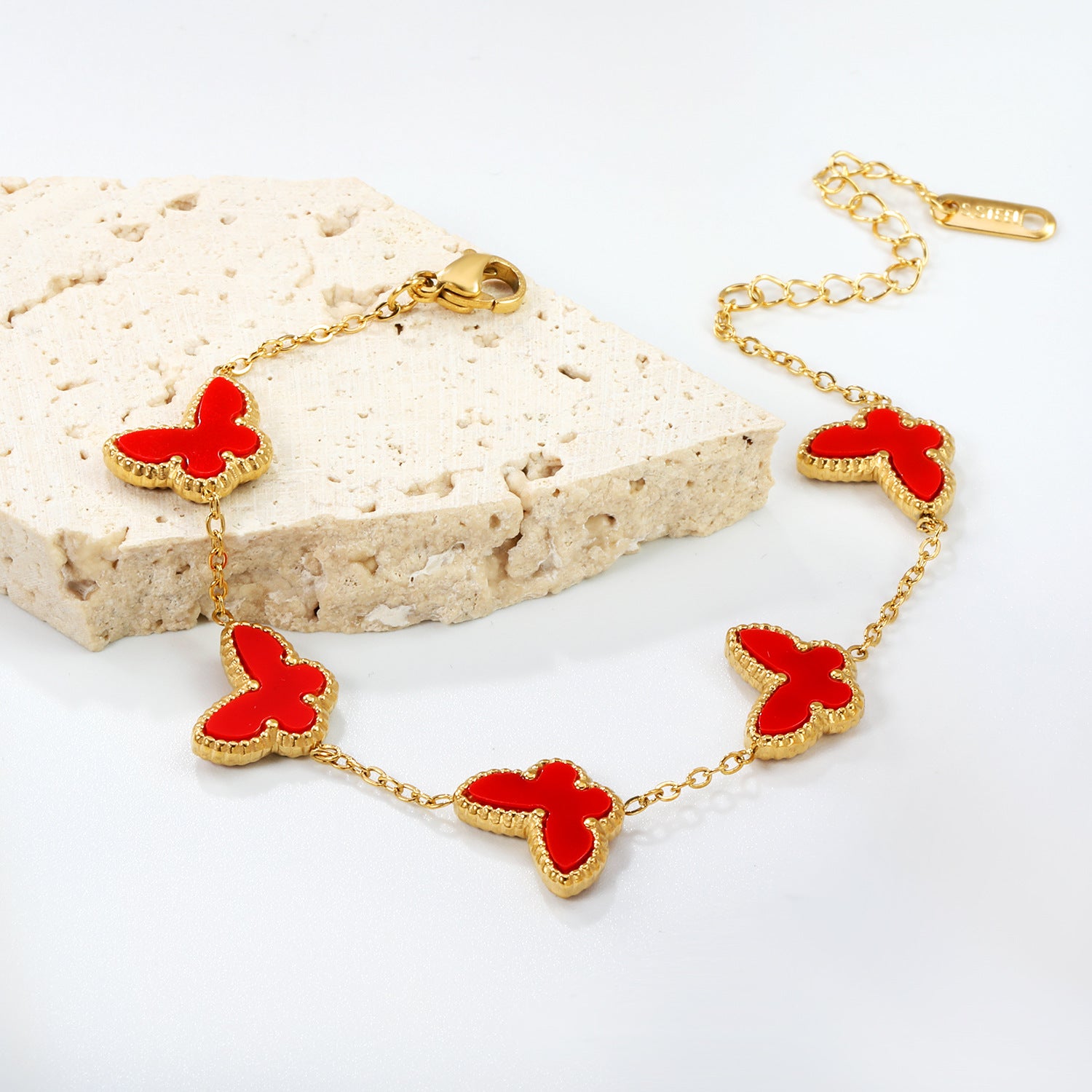 Damen Armband mit bunten Schmetterlingsanhängern und hochwertiger Goldbeschichtung Shop Nory