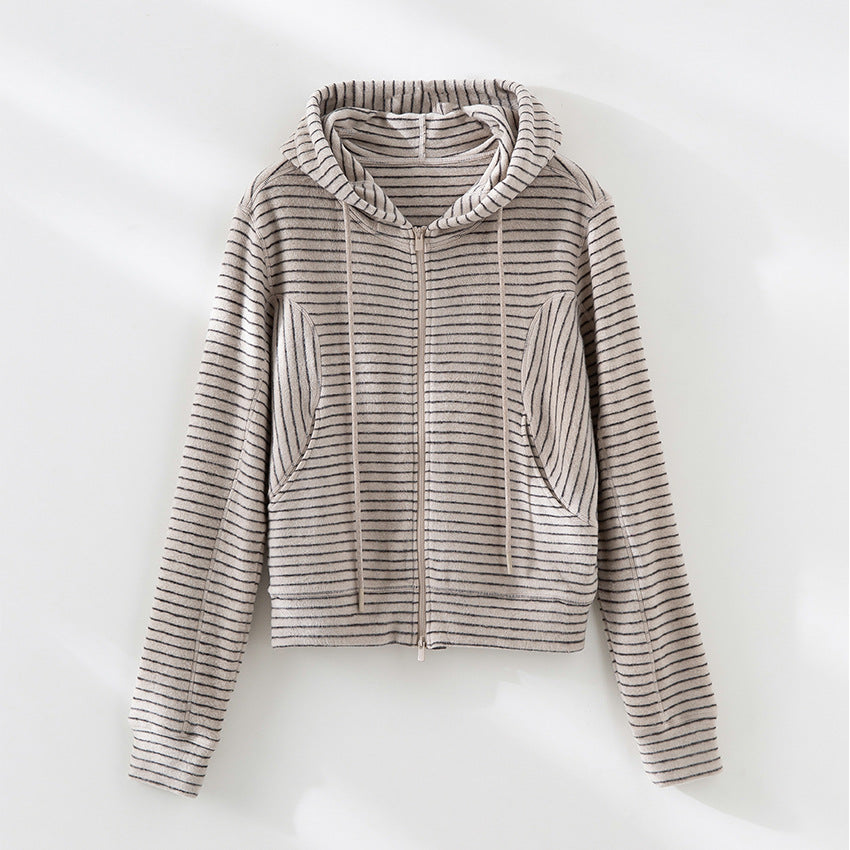 Damen Gestreifte Kapuzen-Zip-Strickjacke mit Eingrifftaschen und schmalem Rippbündchen Shop Nory