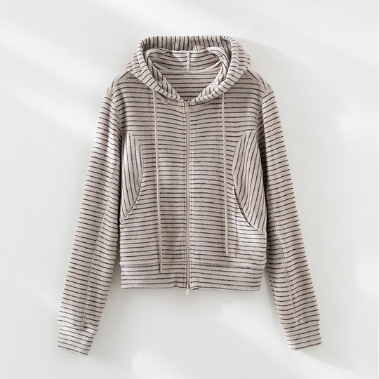 Damen Gestreifte Kapuzen-Zip-Strickjacke mit Eingrifftaschen und schmalem Rippbündchen Shop Nory