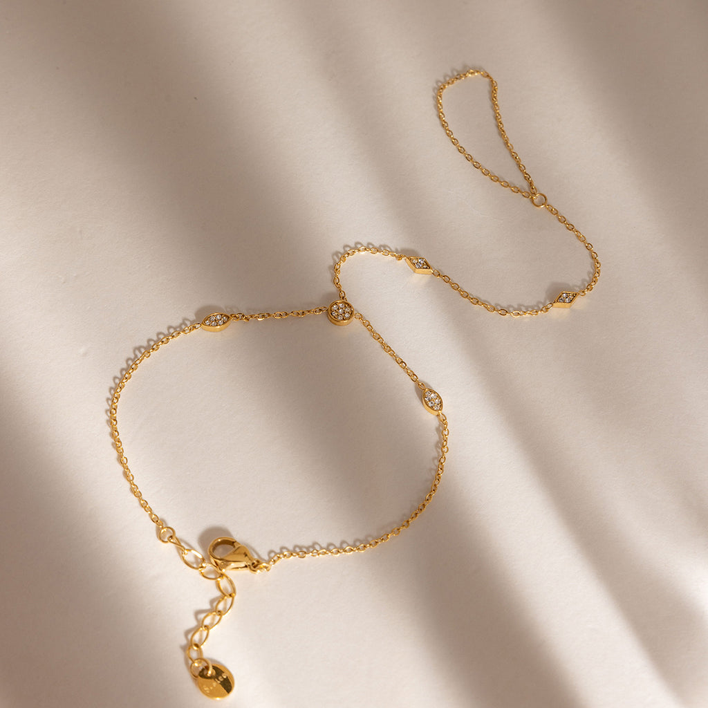Damen Armband mit eleganten Zirkonia-Details und hypoallergener Edelstahlverarbeitung Shop Nory