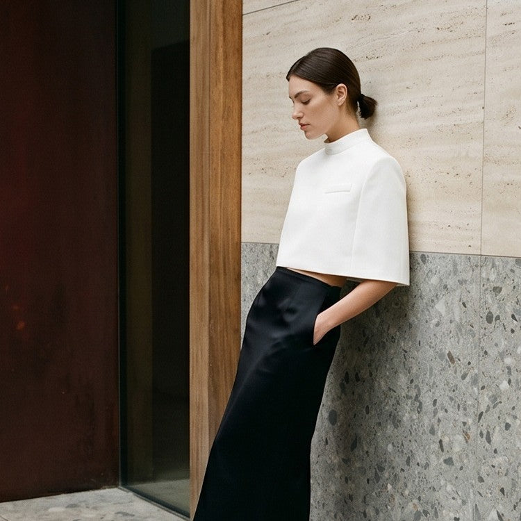 Damen Kurzgeschnittenes sculpturales Cape-Top mit Stehkragen Shop Nory