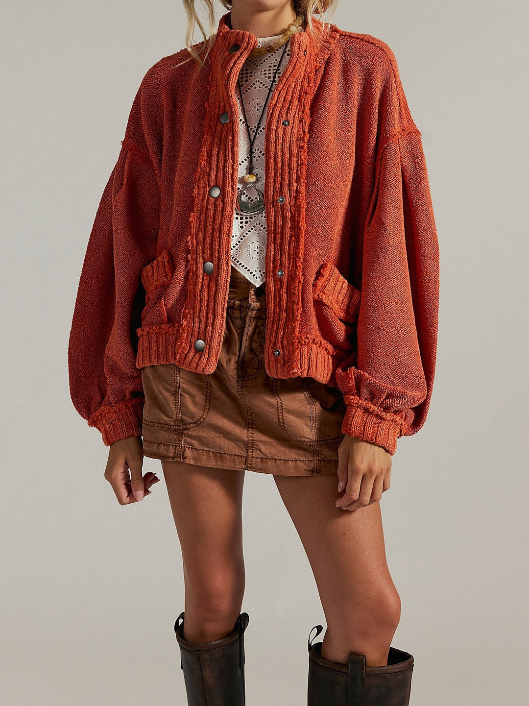 Damen Modische Strickjacke mit Knopfdetails