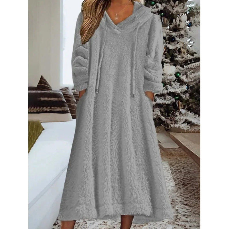 Damen Maxikleid aus Teddy-Fleece mit Kapuze, V-Ausschnitt und Eingrifftaschen Shop Nory