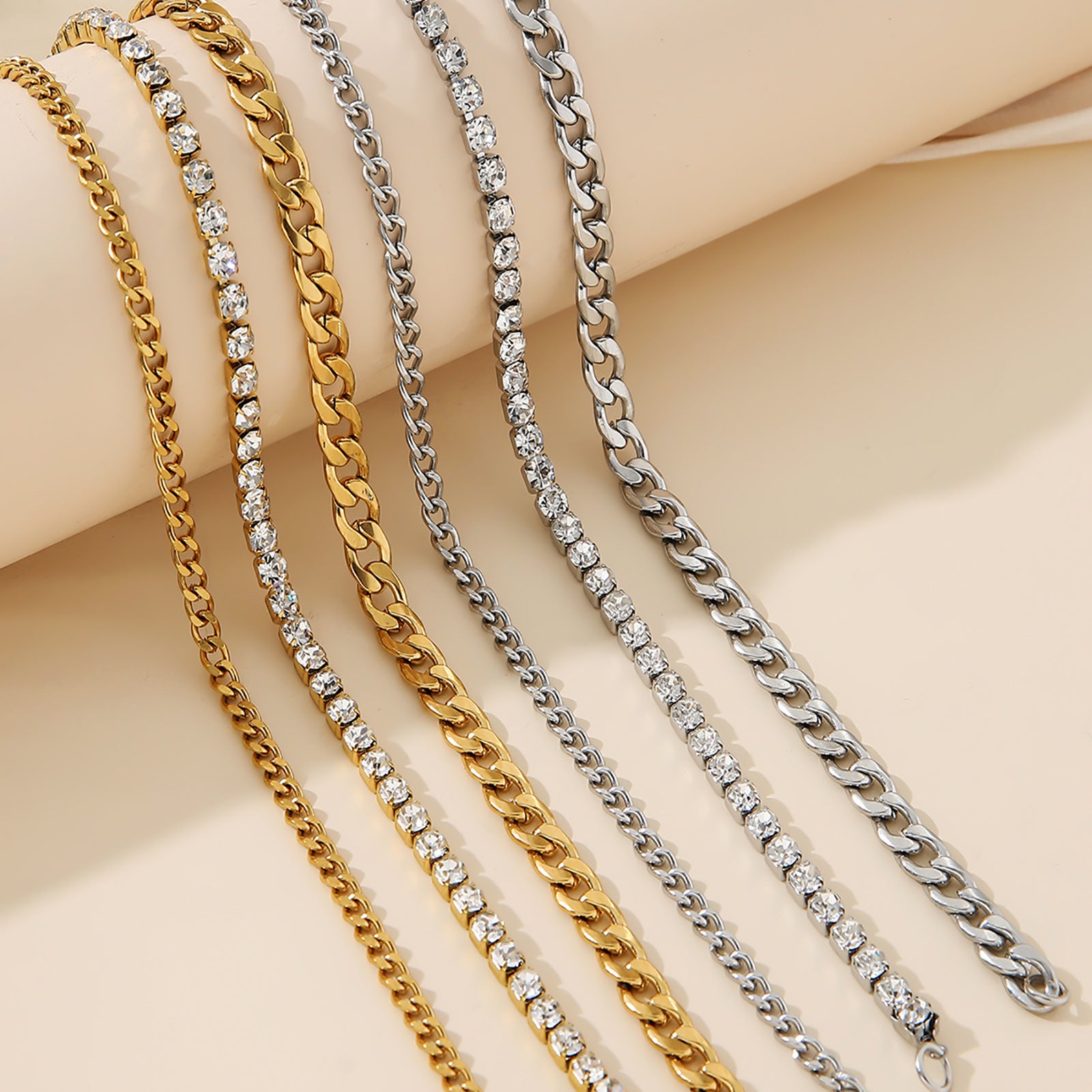 Damen Armband-Set mit funkelnden Strasssteinen und modischem Gliederdesign Shop Nory