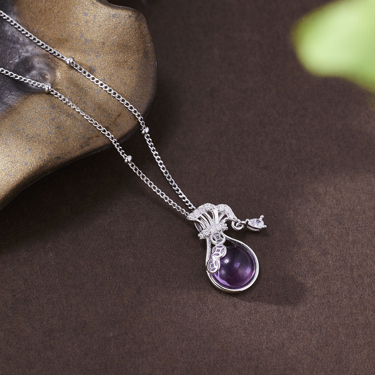 Damen elegante Halskette mit kunstvollem Anhänger und funkelnden Zirkonia Shop Nory