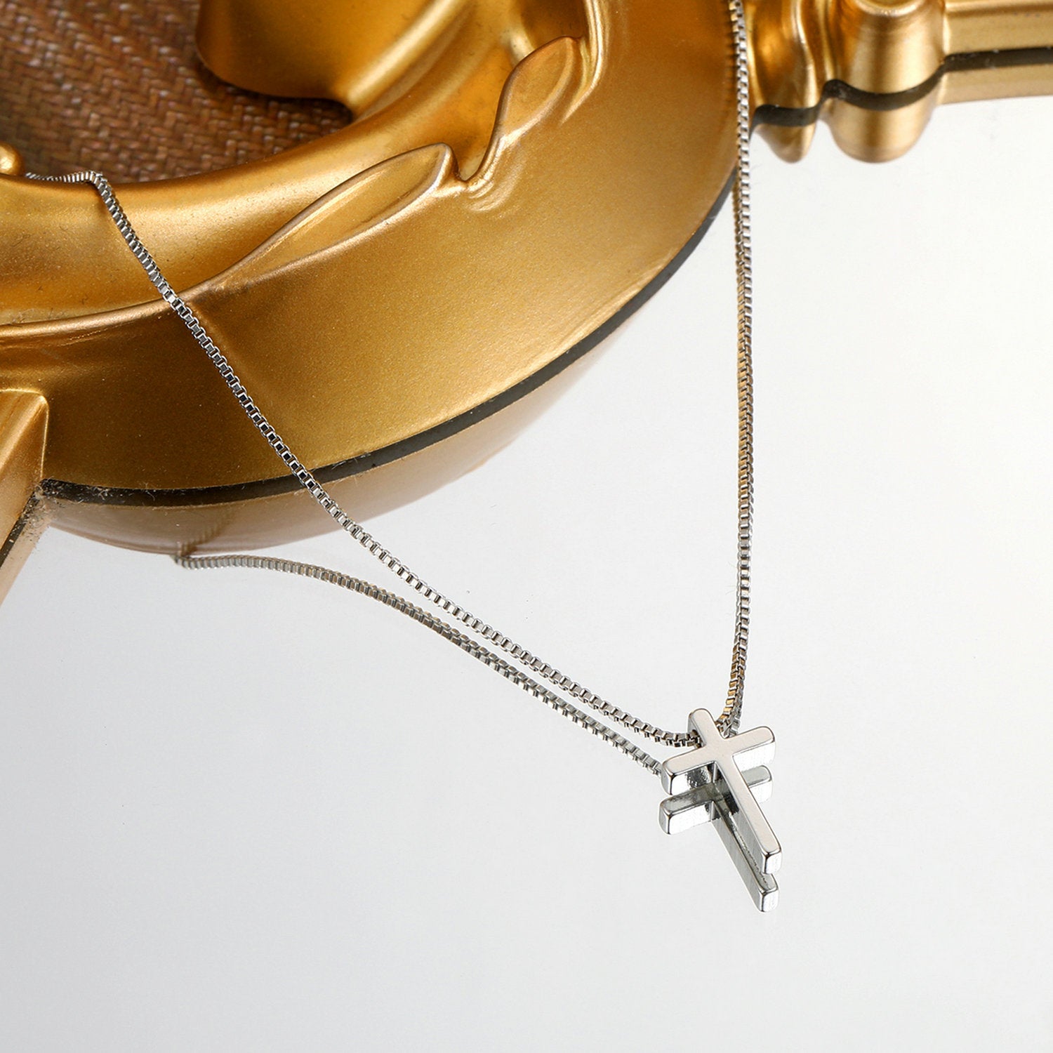 Damen Halskette mit filigranem Kreuzanhänger und hochwertiger Gliederkette Shop Nory