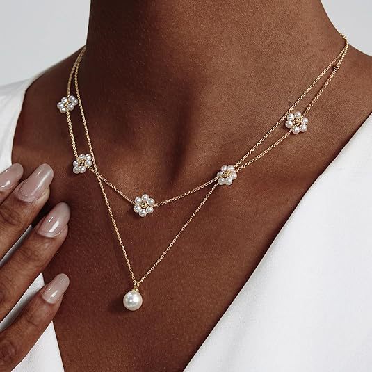 Damen zarte Halskette mit floralen Akzenten und goldfarbener Kettengestaltung Shop Nory