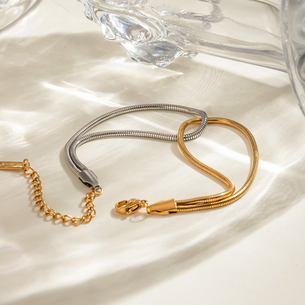 Damen Edelstahl Armband mit verstellbarem Kettenverschluss und robustem Design Shop Nory