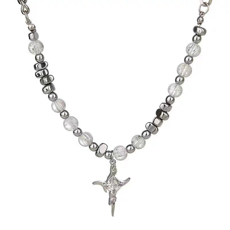 Damen Kette mit funkelndem Kristallanhänger und eleganten Metallakzenten Shop Nory