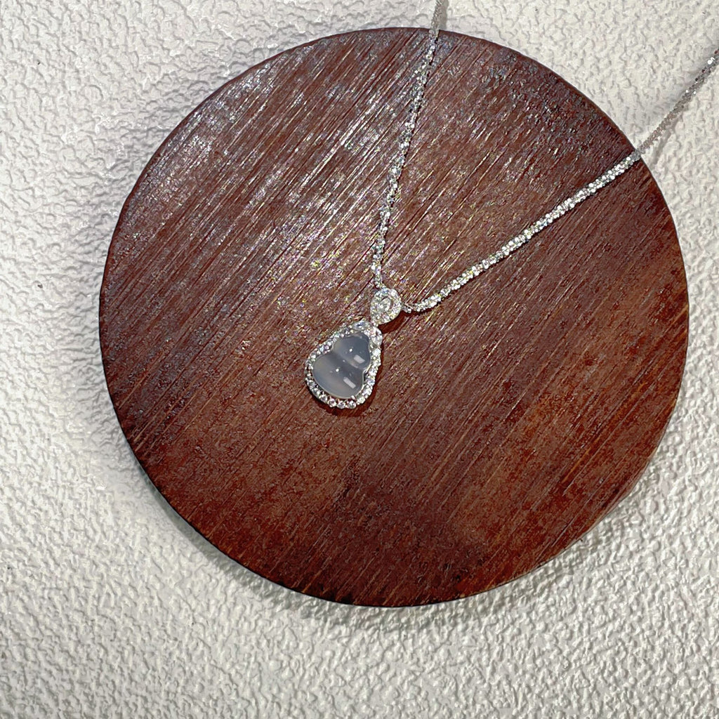 Damen Halskette mit tropfenförmigem Mondstein-Anhänger und kunstvollen Zirkonia-Details Shop Nory