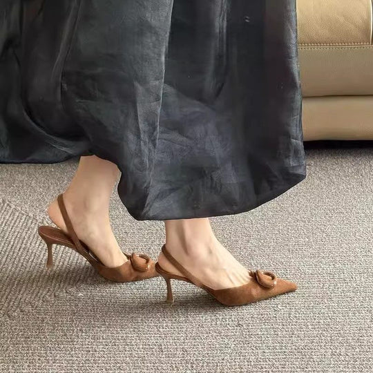 Damen Elegante spitz zulaufende Slingback-Pumps aus Veloursoptik mit dekorativem Knotenriemen und schlankem Mid‑Heel Shop Nory