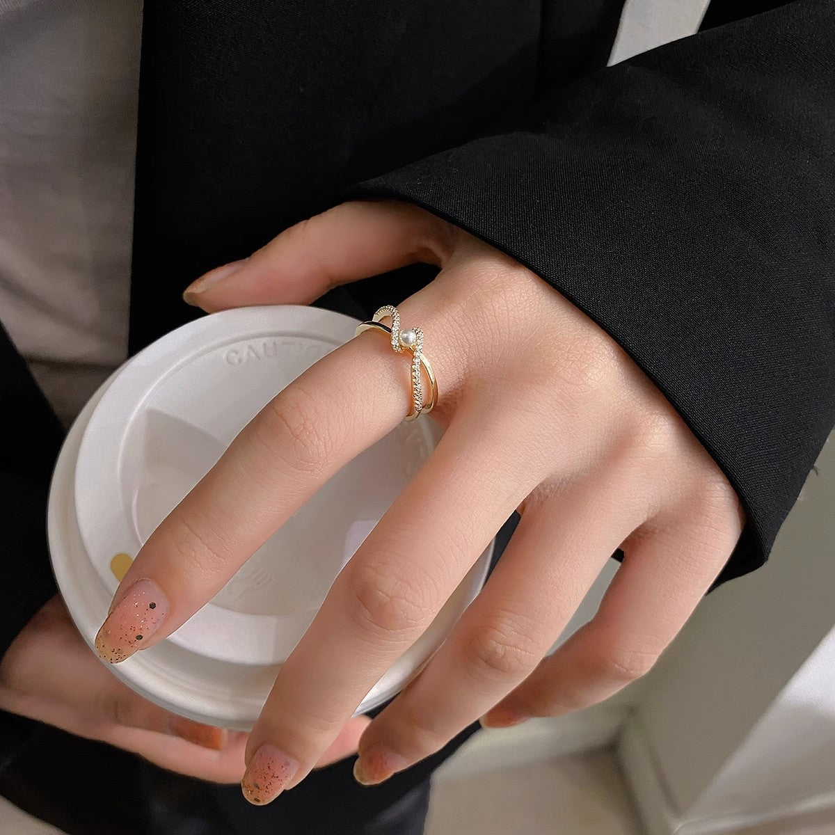 Damen eleganter Spiralring mit zeitlosen Perlen- und Zirkonia-Akzenten Shop Nory