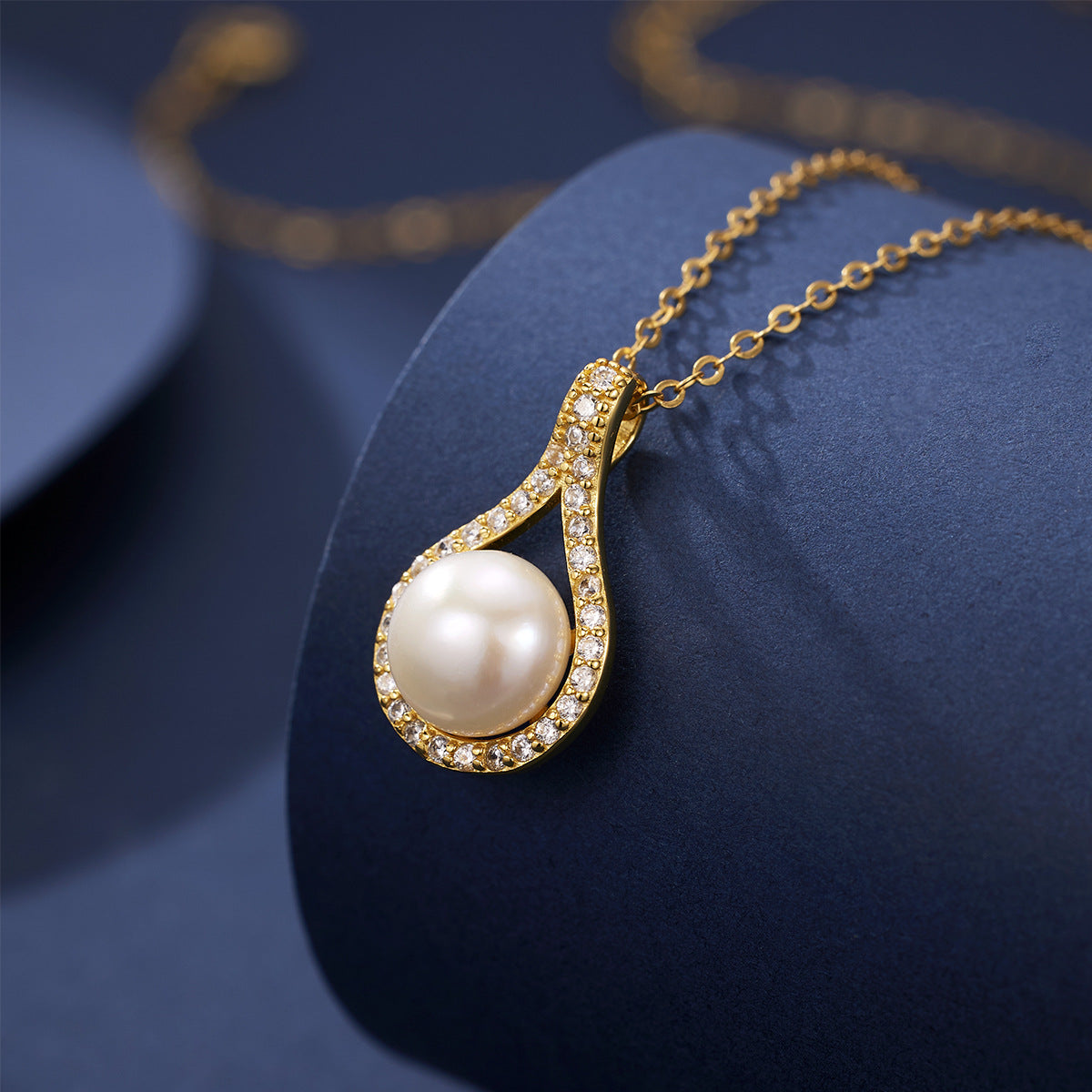 Damen elegante Halskette mit tropfenförmigem Perlenschmuck und funkelnden Kristallverzierungen Shop Nory