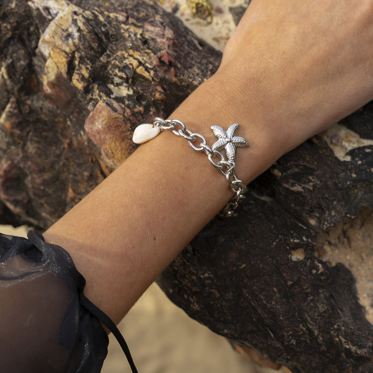 Damen Armband mit maritimen Muschelmotiven und hypoallergenem Edelstahl Shop Nory