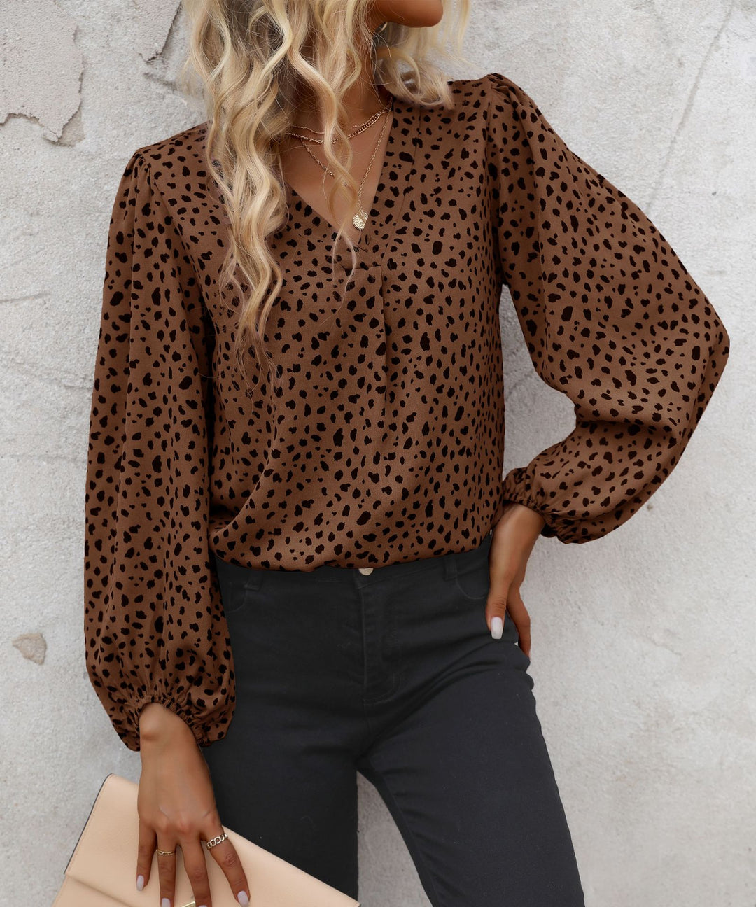 Damen Leichte Viskose-Bluse mit V‑Ausschnitt, elastischen Manschetten und Animal‑Print Shop Nory