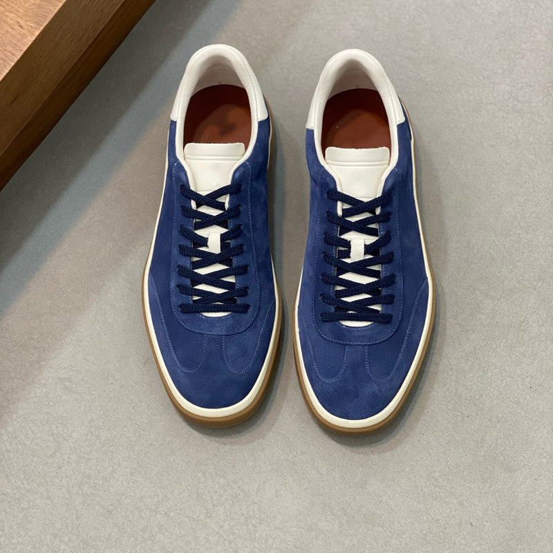 Damen Sneaker aus weichem Wildleder mit raffiniertem Schnürsystem