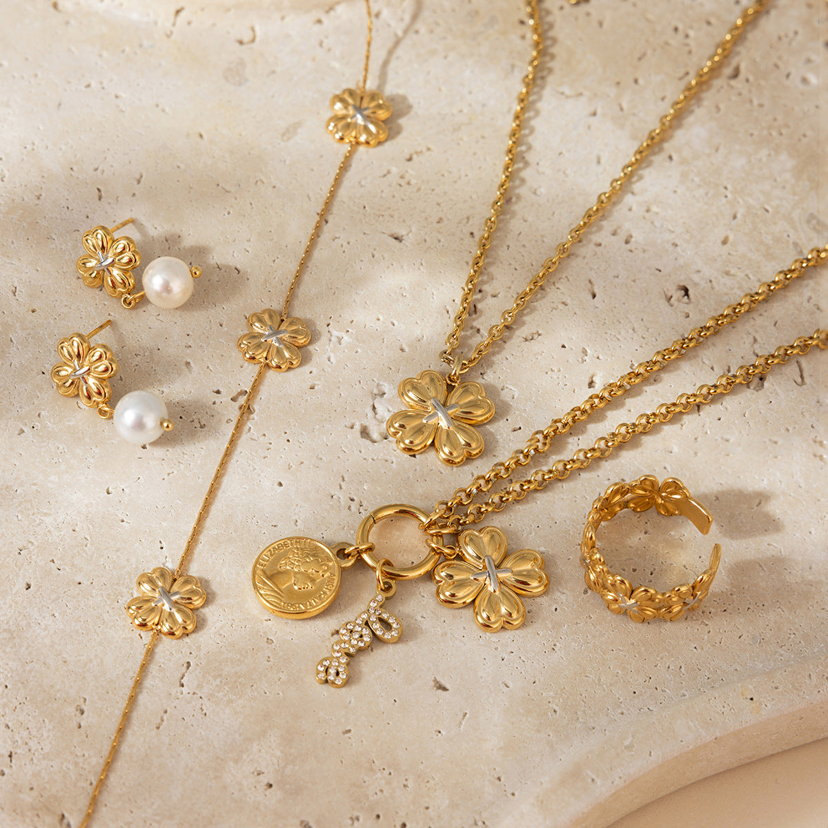 Damen Halskette mit floralen Anhängern aus hypoallergenem Edelstahl Shop Nory