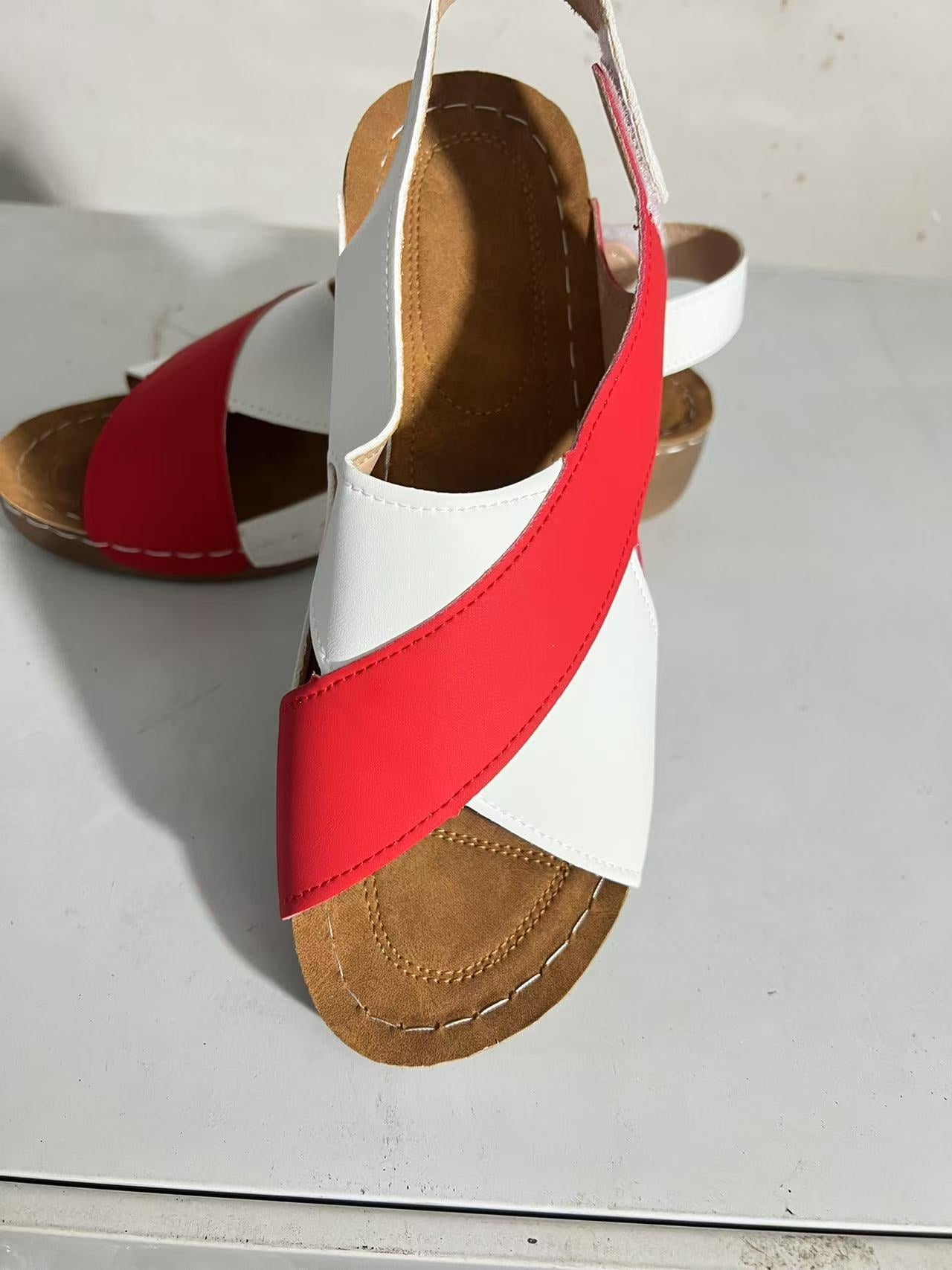 Damen modische Sandalen mit verstellbarem Riemen und anatomischem Fußbett Shopnory