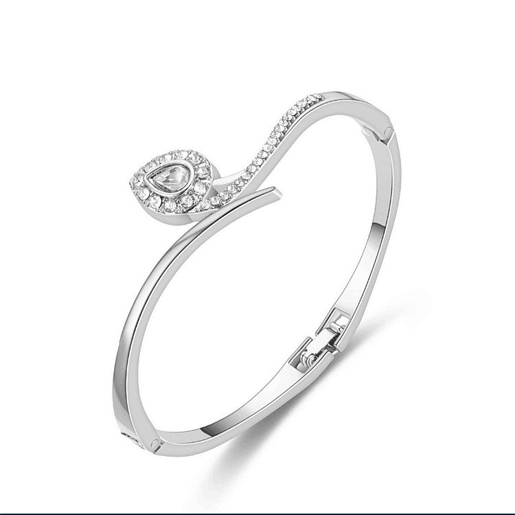 Damen Armreif mit elegantem Tropfenmotiv und funkelnden Zirkonia Shop Nory