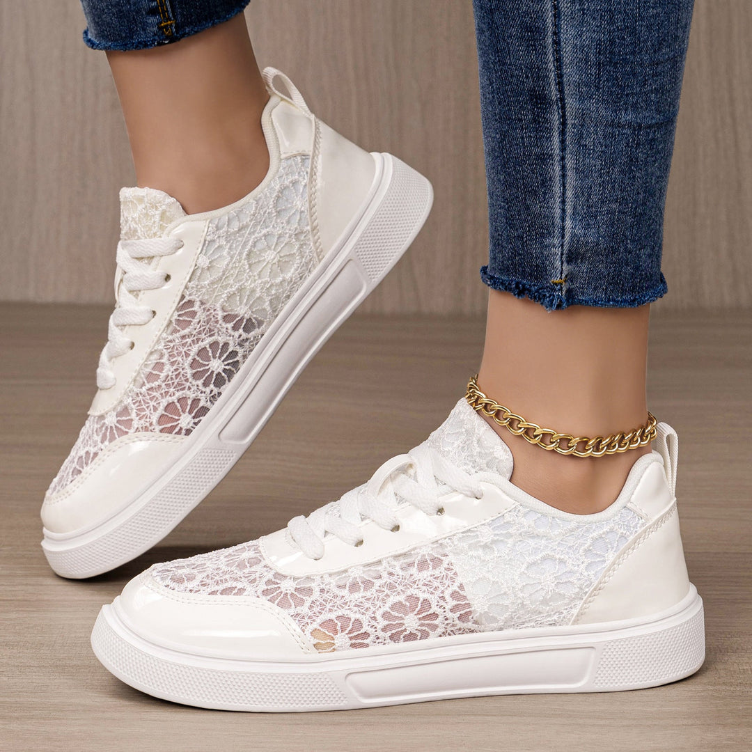 Damen Sneakers mit filigraner Spitzenoptik und dämpfender Sohle