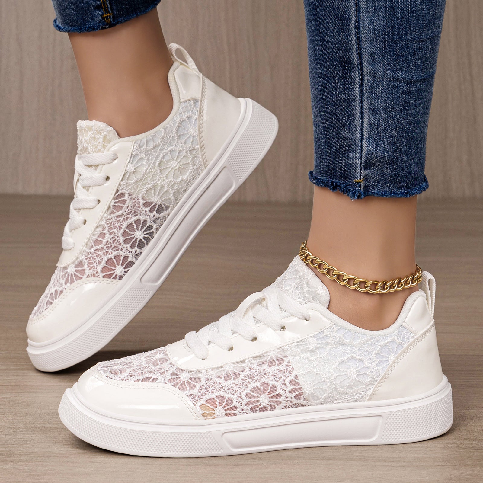 Damen Sneakers mit filigraner Spitzenoptik und dämpfender Sohle