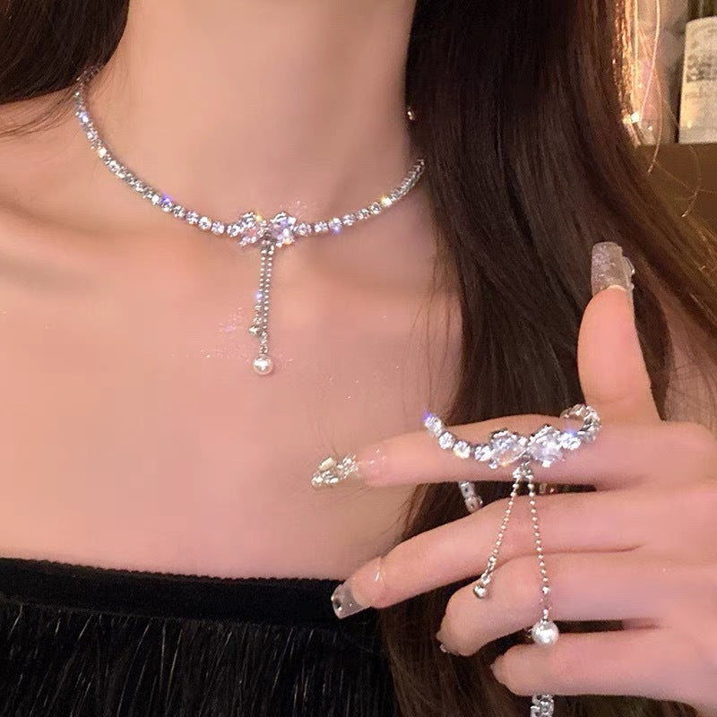 Damen Choker mit funkelnden Zirkonia und elegantem Anhänger Shop Nory