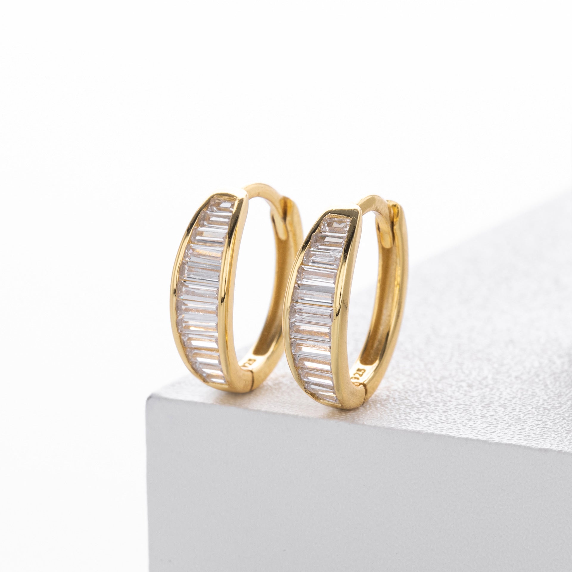 Damen Creolen mit funkelnden Zirkonsteinen aus hochwertigem 925 Sterling Silber Shop Nory