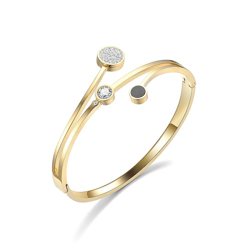 Damen Armreif mit künstlerischem Design und funkelnden Zirkonia Steinen Shop Nory