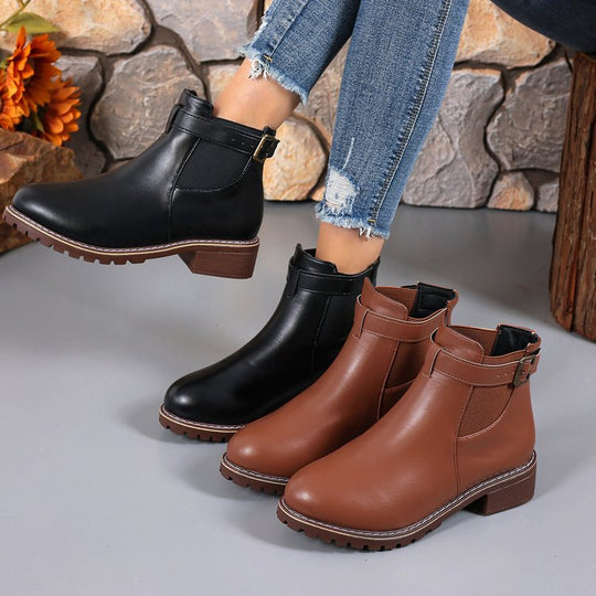 Damen Wildleder-Optik Chelsea-Stiefelette mit dekorativem Schnallenriemen, elastischem Einsatz und grober Profilsohle Shop Nory