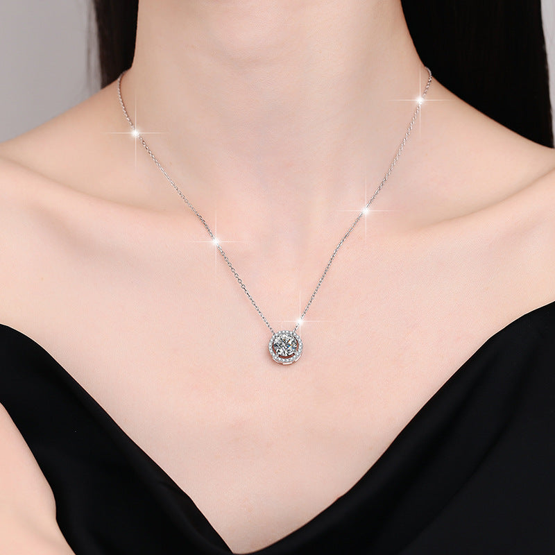 Damen Halskette mit funkelndem Zirkonia-Anhänger und hochwertiger Veredelung Shop Nory