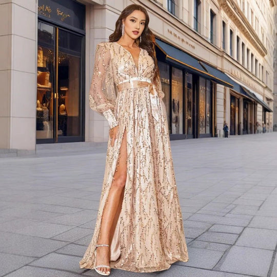 Damen Glamouröses Abendkleid mit schimmernden Pailletten und tiefem Schlitz