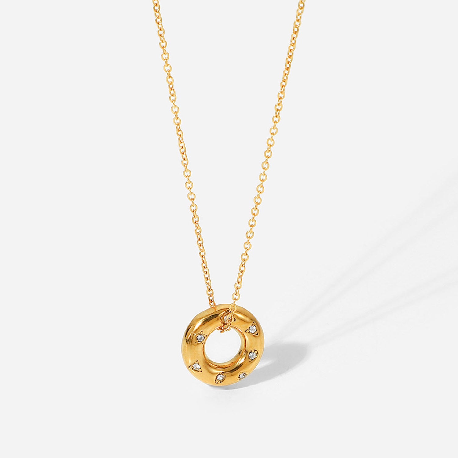 Damen Halskette mit glitzerndem Anhänger und schickem Ketten-Design Shop Nory