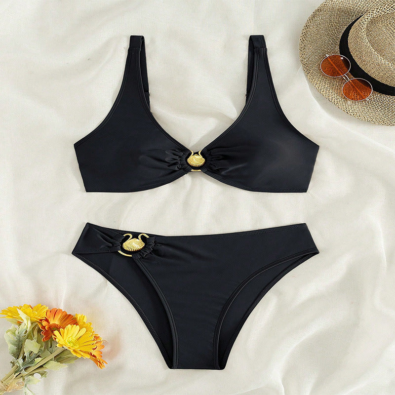 Damen Zweiteiliger Bikini mit eleganten goldenen Akzenten