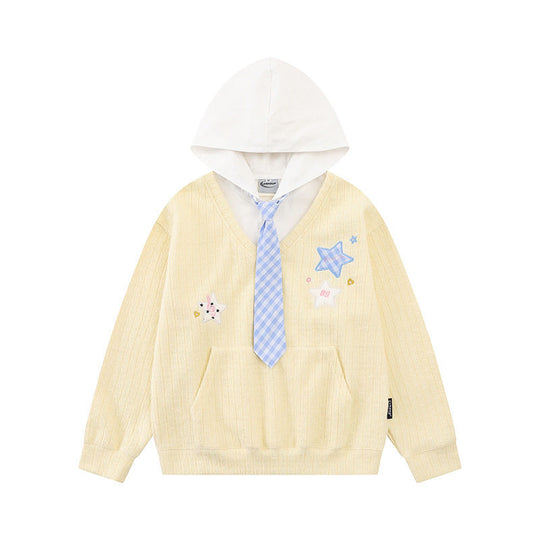 Damen Kapuzenpullover mit V‑Ausschnitt, angenähter Krawatten‑Applikation und Sternpatches Shop Nory
