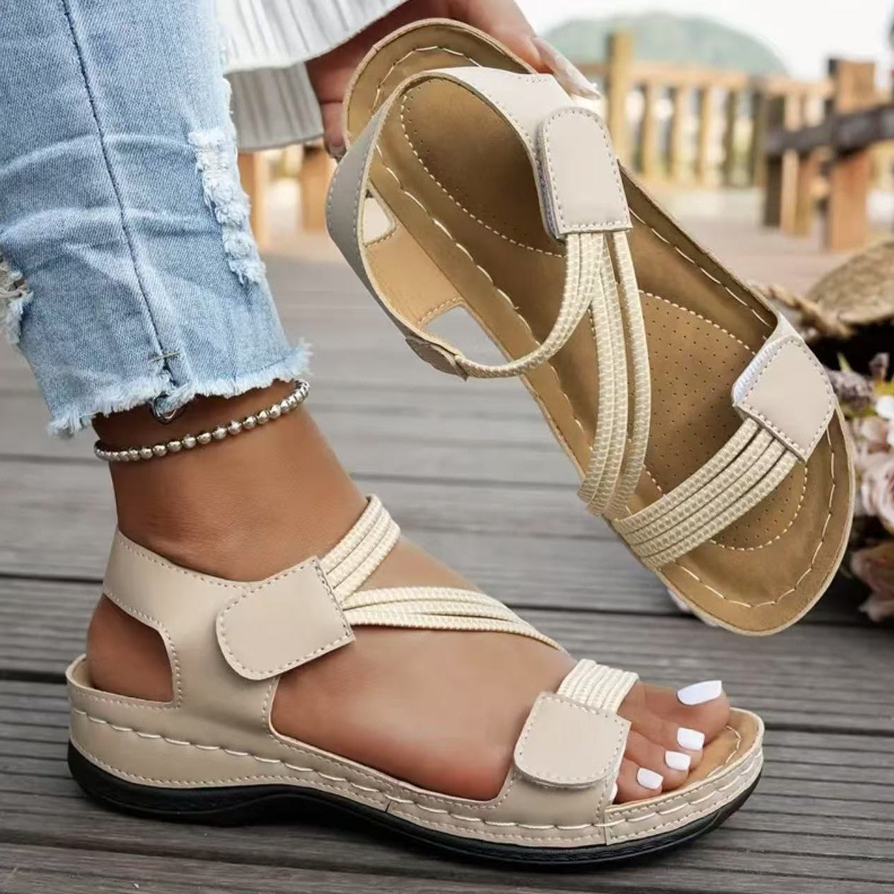 Damen Komfortable Sandalen mit verstellbaren Riemen und ergonomischem Fußbett