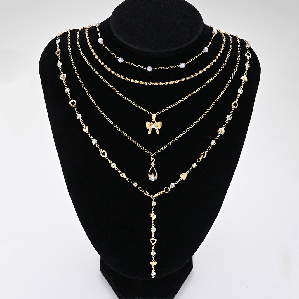 Damen Halskette mit mehrlagigem Design und funkelnden Anhängern Shop Nory
