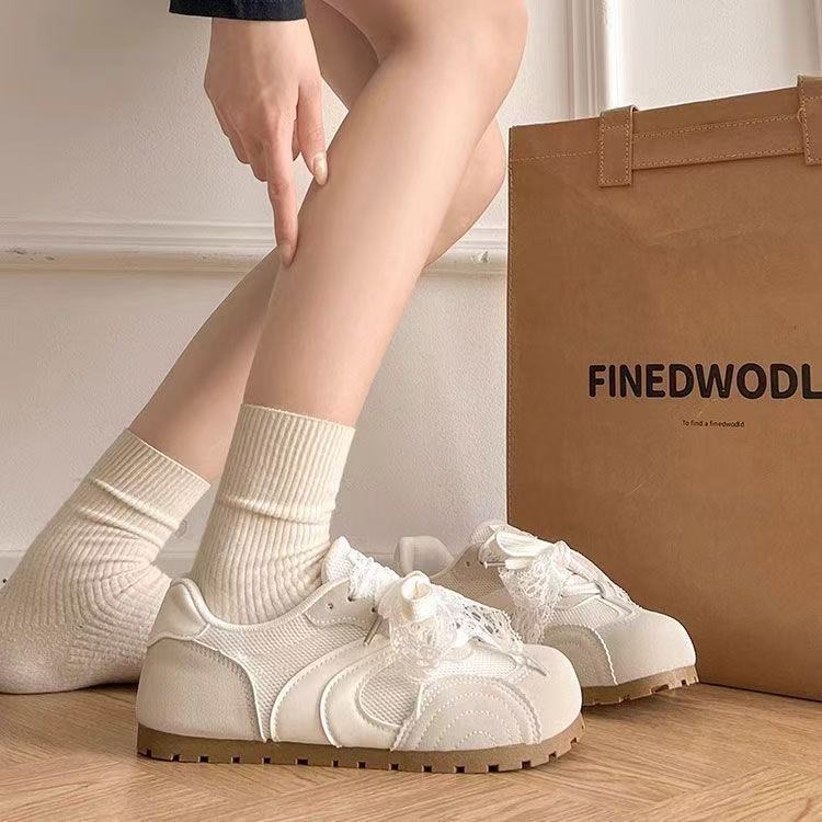 Damen Sneaker mit eleganten Spitzenakzenten und komfortabler Dämpfung