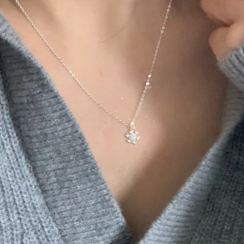 Damen Halskette mit detailliertem Schneeflocken-Anhänger Shop Nory