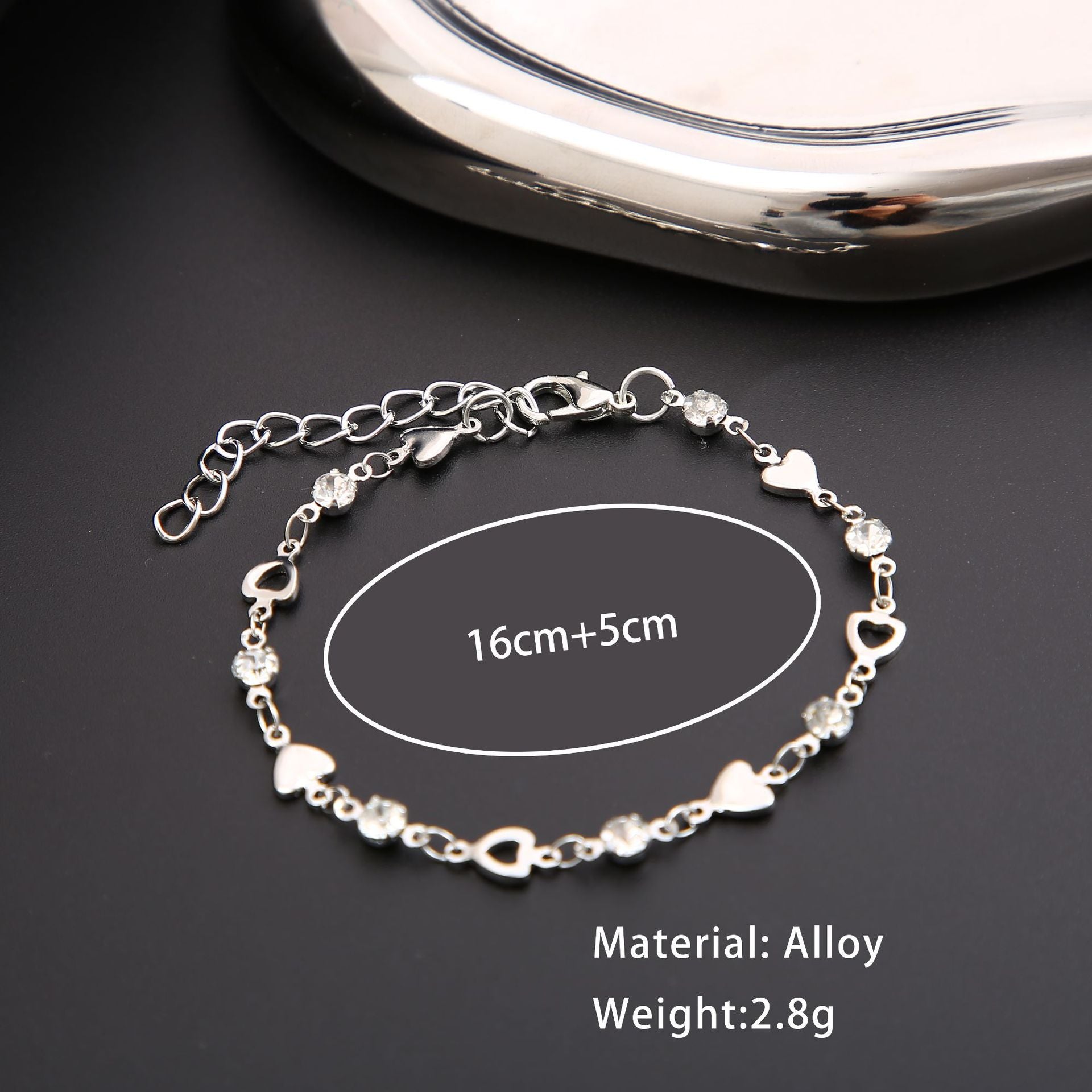 Damenarmband mit funkelnden Herz- und Kristallelementen Shop Nory