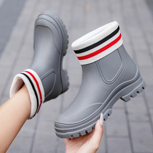 Damen Kurzschaftige Gummi-Regenstiefelette mit gepolstertem Ringbund und profilierter Plateau-Laufsohle Shop Nory